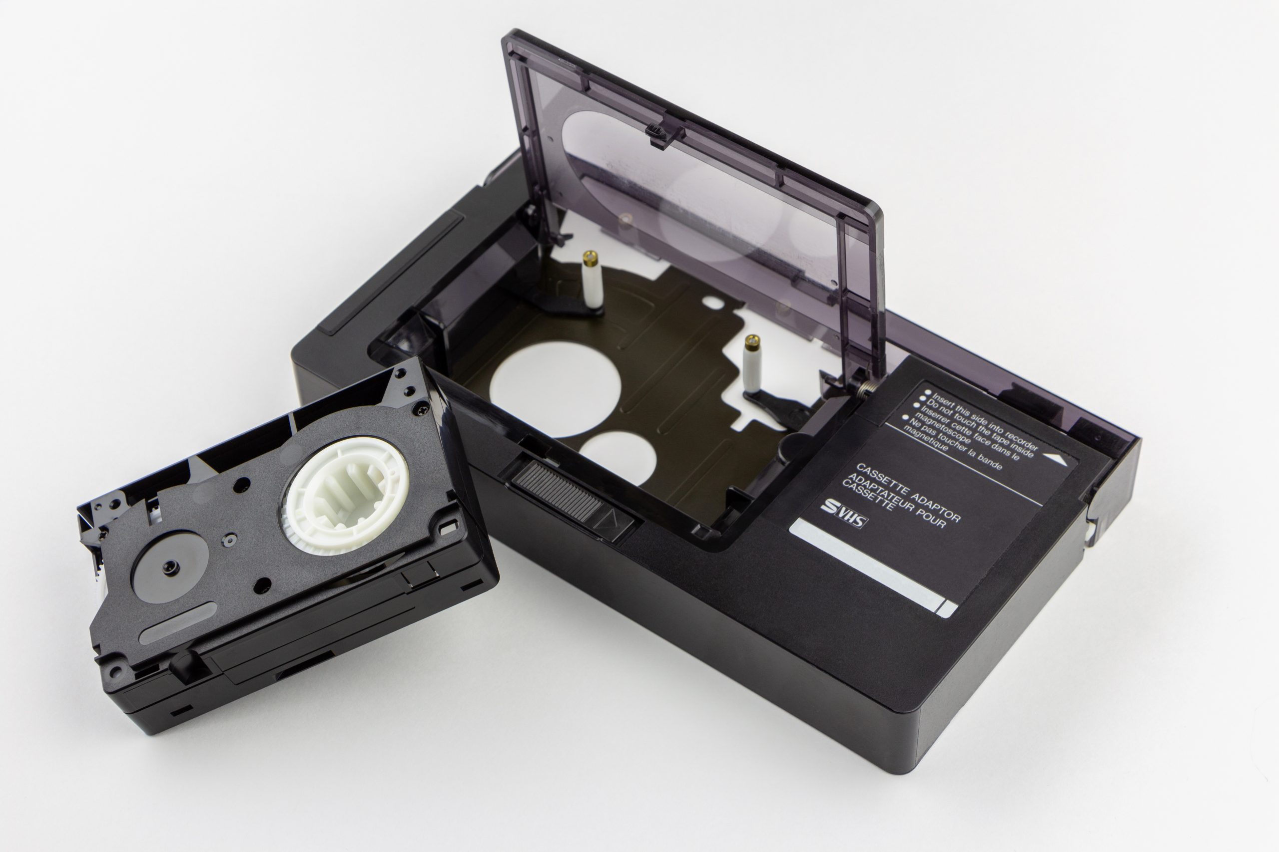 cassette vidéo VHS-C avec son adaptateur