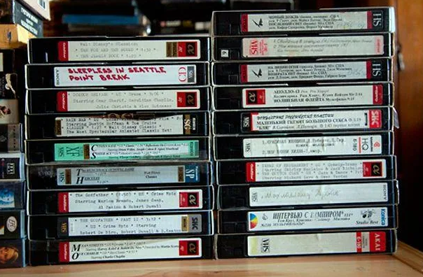 pile de cassettes VHS